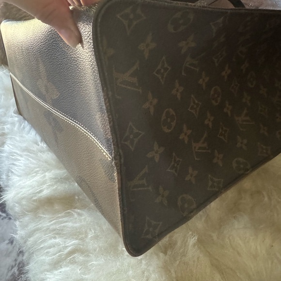 Louis Vuitton OnTheGo GM Reverse Monogram - Picture 9 of 14